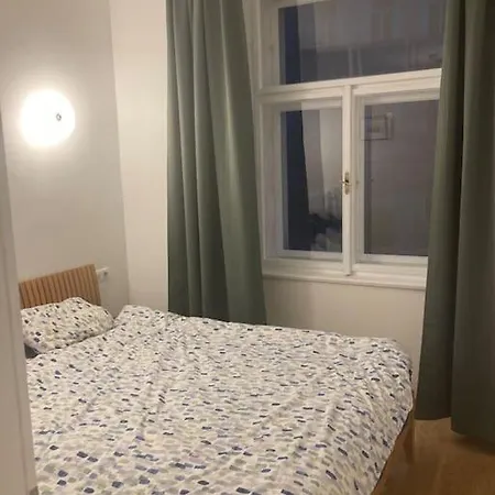 Comfy, Calm, 15 Mins From Center